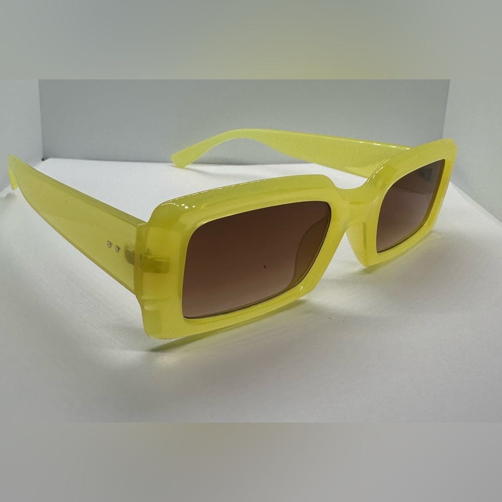 Retro-Chic Yellow Rectangular Sunglasses - 400 UV… - image 7